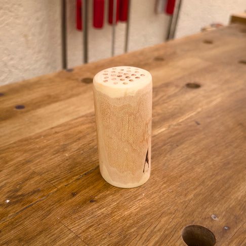 Solniță de sare din lemn de paltin