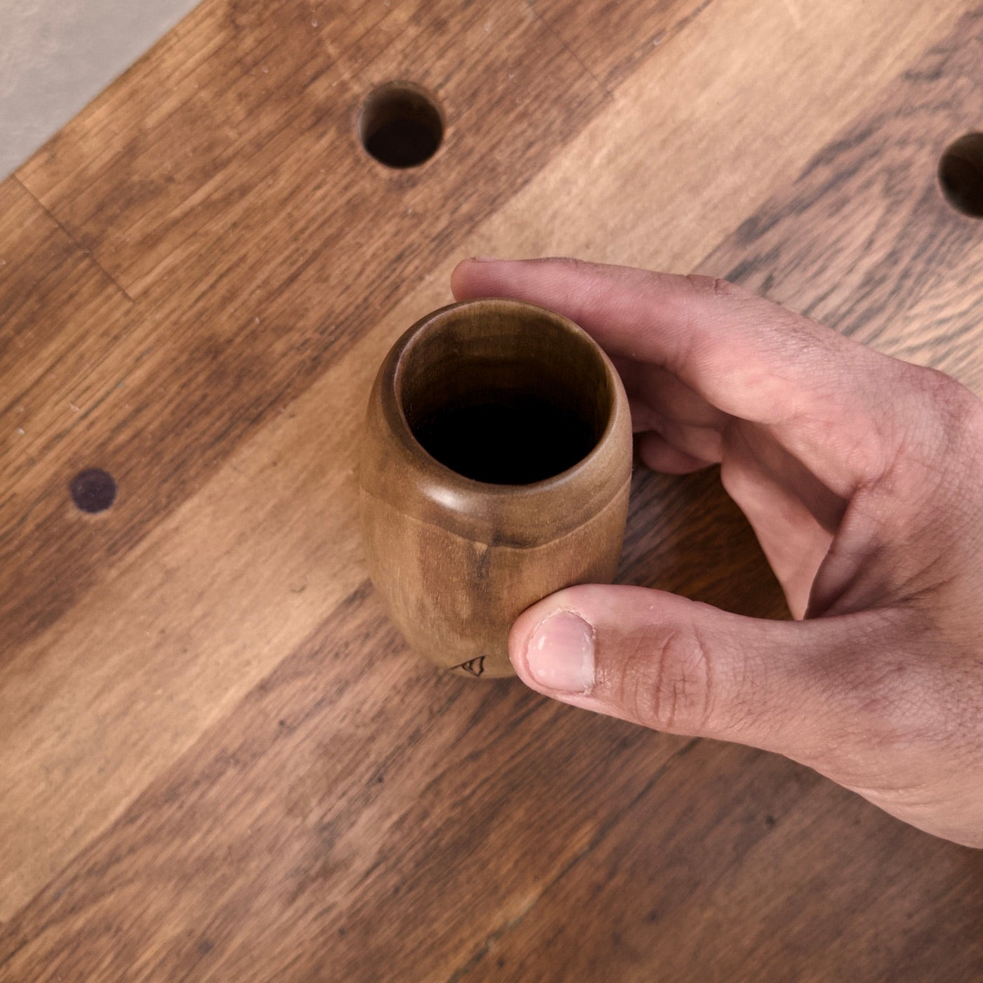 Pahar din nuc pentru cafea
