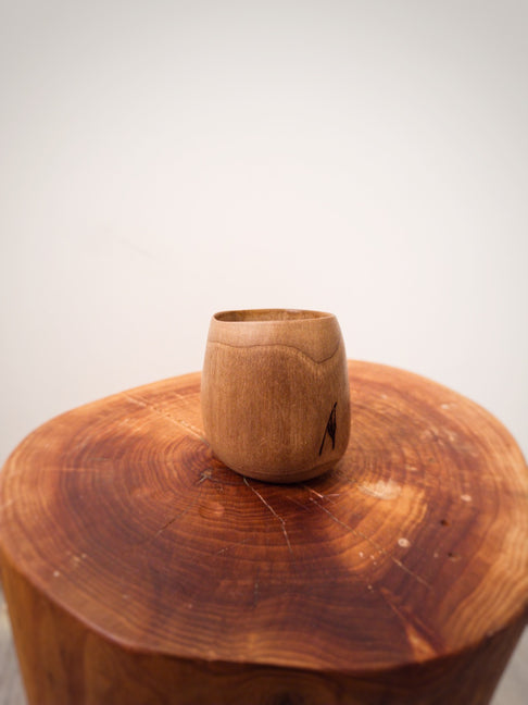 Cană din nuc pentru cafea