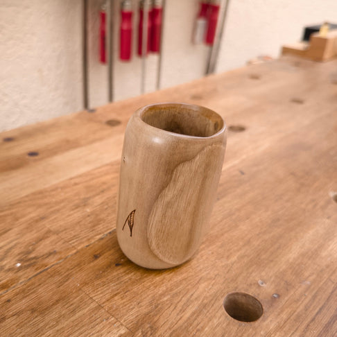 Pahar din nuc pentru cafea