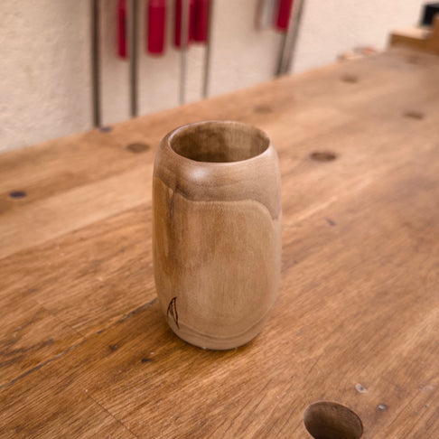 Pahar din nuc pentru cafea