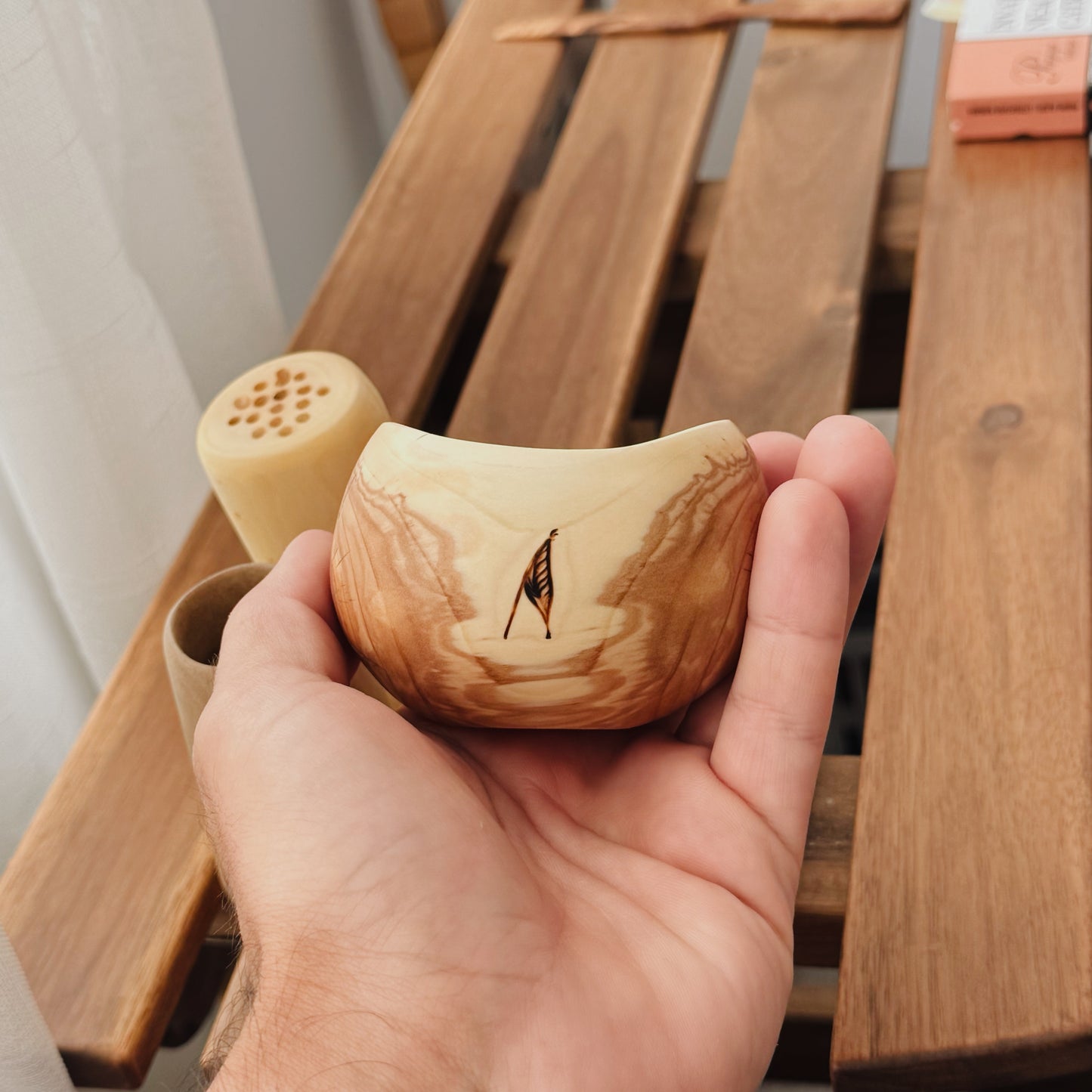 Cană din liliac pentru cafea