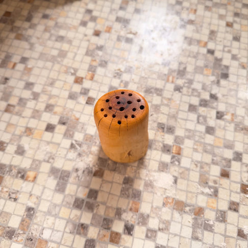 Solniță de sare cu textură sculptată