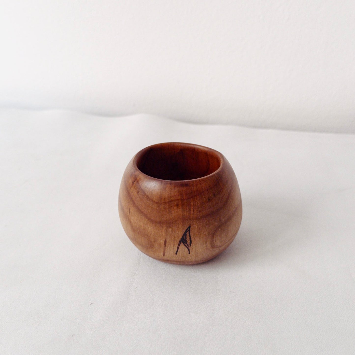 Cană pentru cafea din lemn de cireș