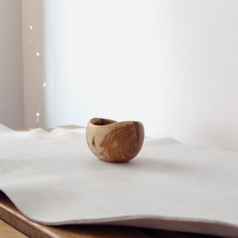 Cană pentru cafea din lemn de liliac