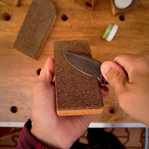 Strop pentru finisarea cuțitelor din plută cauciucată