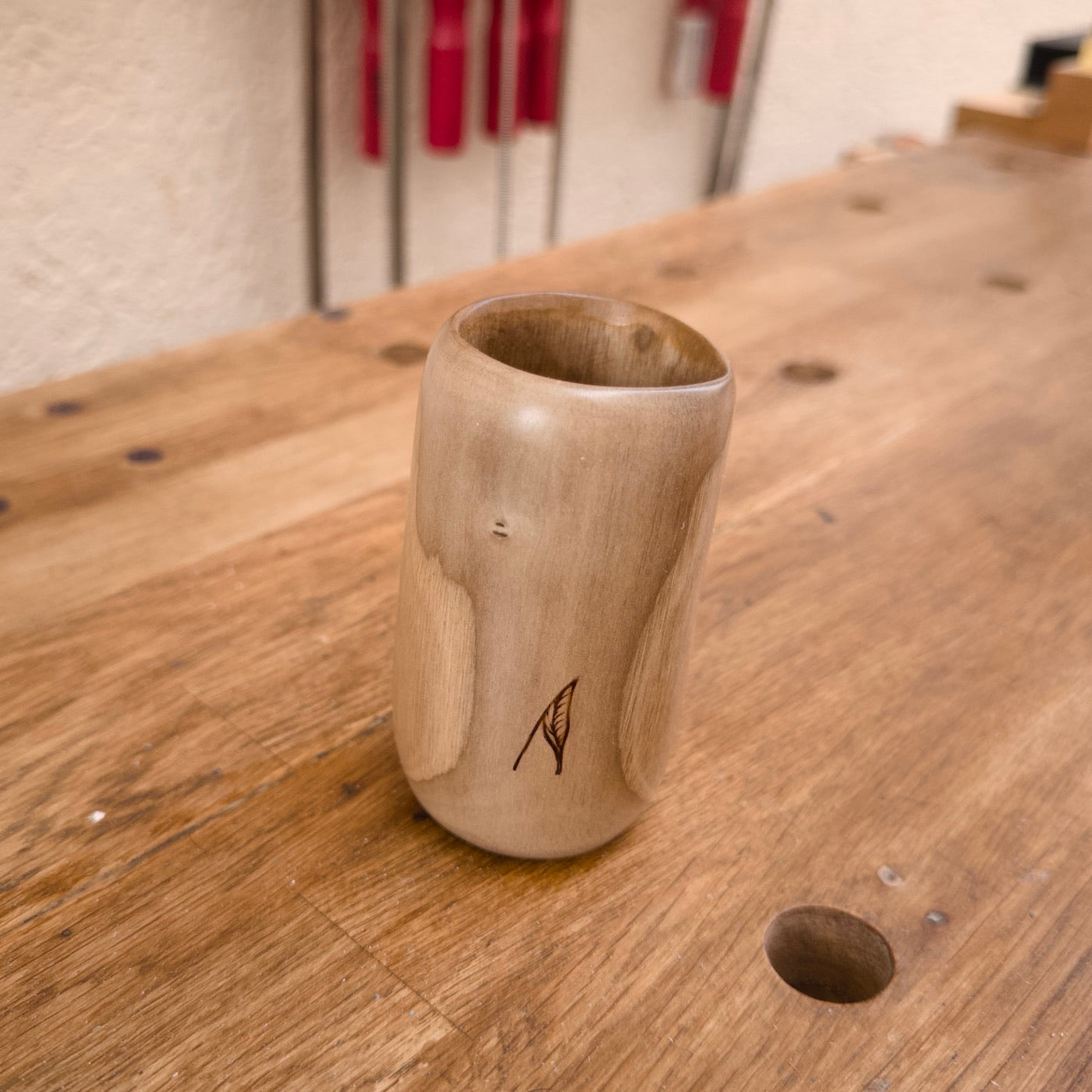 Pahar din nuc pentru cafea
