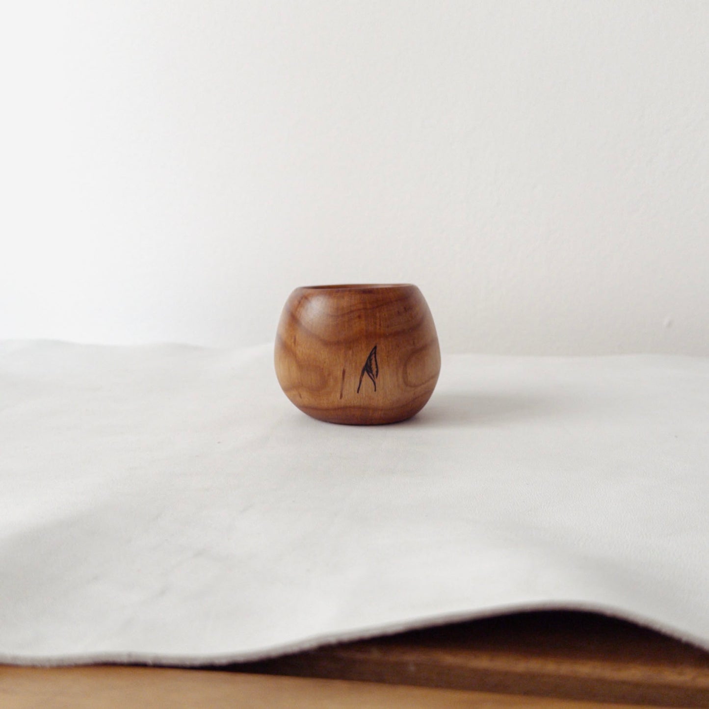 Cană pentru cafea din lemn de cireș