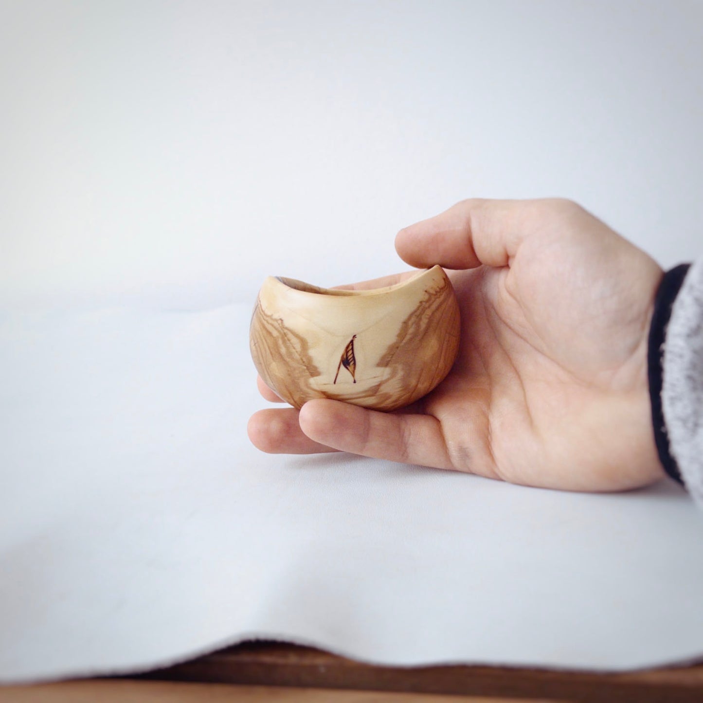 Cană pentru cafea din lemn de liliac