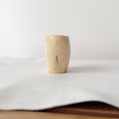 Ceașcă pentru cafea din lemn de nuc