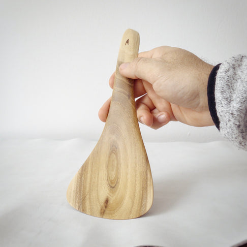Spatulă din salcâm