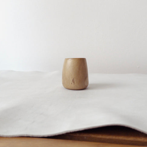 Căniță pentru espresso din lemn de nuc